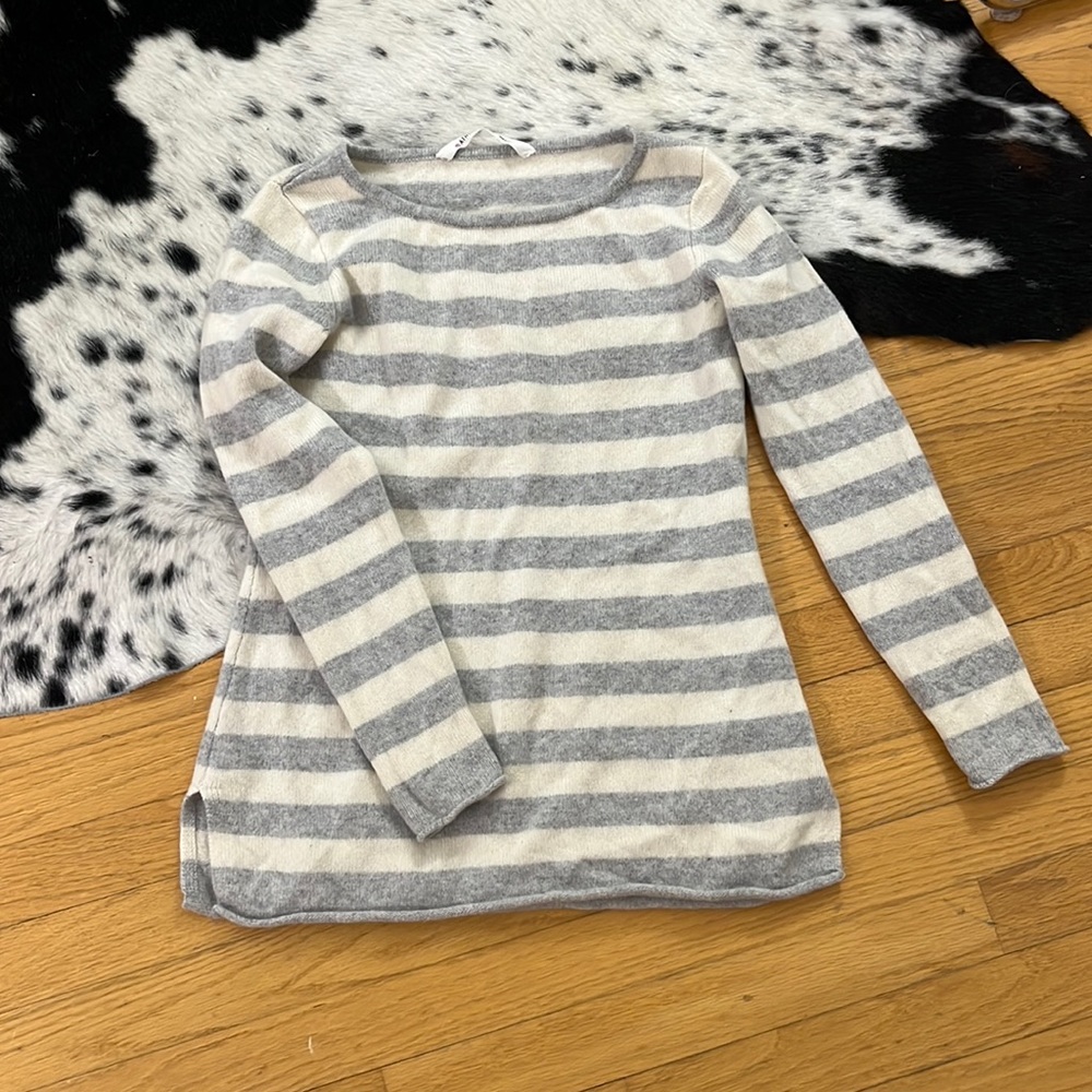 Athleta 100% cashmere sweater